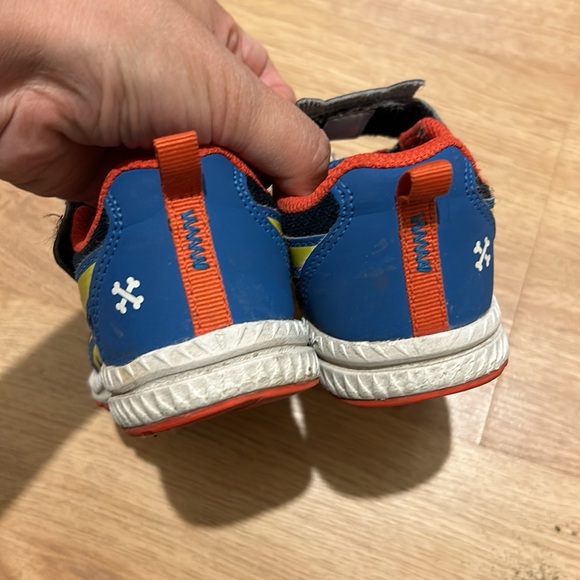 Asics sneakers us size 8 - Picture 3 of 6